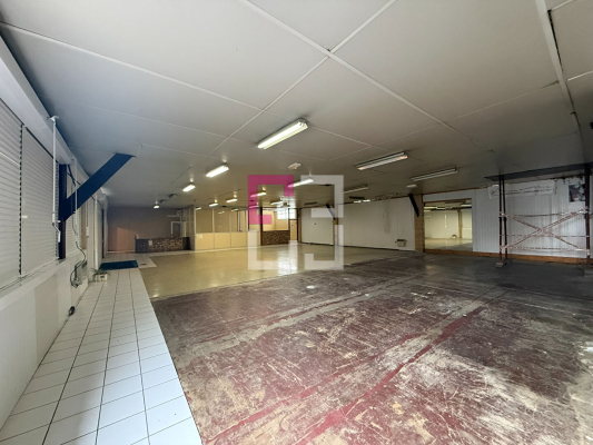 
Local professionnel CHAUNY 660m²
