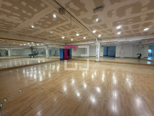 
Local professionnel CHAUNY 660m²
