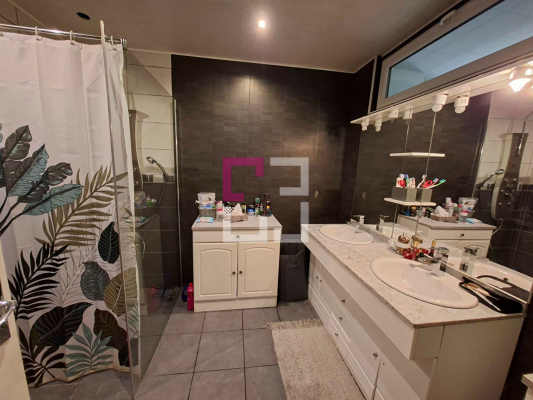 
Maison Wimy 9 pièce(s) 216 m2
