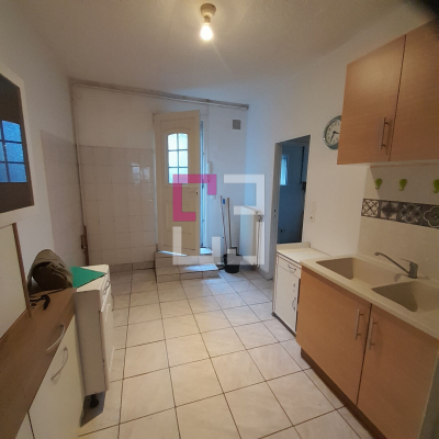 
SAINT QUENTIN PROCHE CENTRE VILLE. IMMEUBLE 2 LOTS + GARAGE
