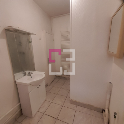 
SAINT QUENTIN PROCHE CENTRE VILLE. IMMEUBLE 2 LOTS + GARAGE
