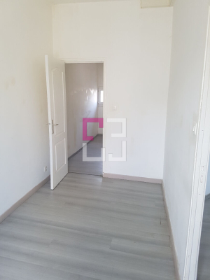 
SAINT QUENTIN PROCHE CENTRE VILLE. IMMEUBLE 2 LOTS + GARAGE
