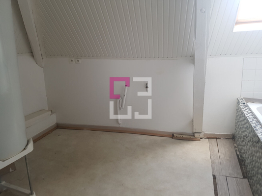 
SAINT QUENTIN PROCHE CENTRE VILLE. IMMEUBLE 2 LOTS + GARAGE
