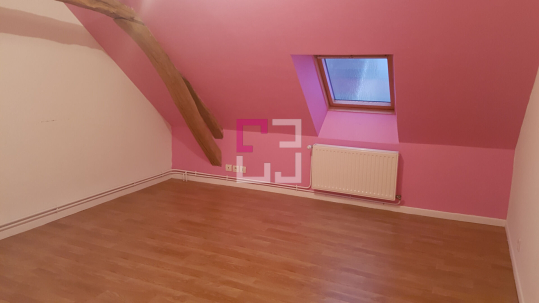 
DIZY LE GROS. Maison mitoyenne. Courette. Type 4.
