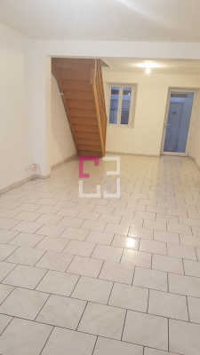 
DIZY LE GROS. Maison mitoyenne. Courette. Type 4.
