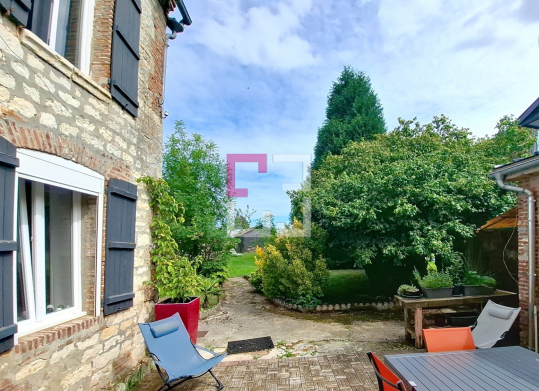 
Maison Lislet 6 pièce(s) 158.48 m2
