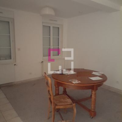 
LAON VILLE BASSE. REF 5294LR MAISON type 3 avec parking privatif. Loué.
