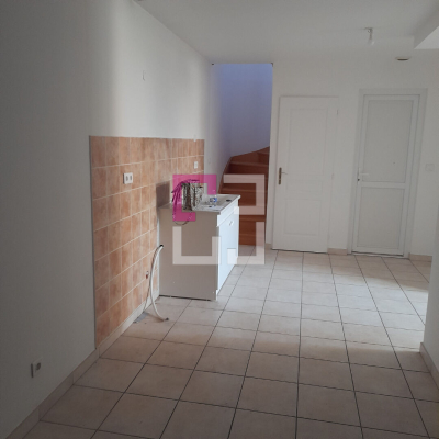 
LAON VILLE BASSE. REF 5294LR MAISON type 3 avec parking privatif. Loué.
