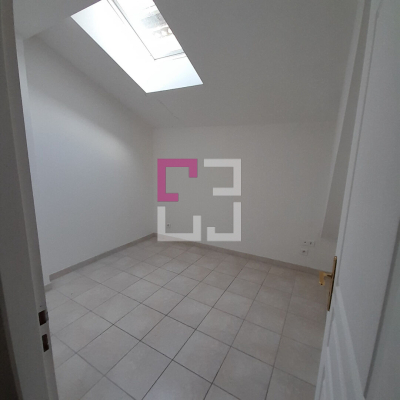 
LAON VILLE BASSE. REF 5294LR MAISON type 3 avec parking privatif. Loué.
