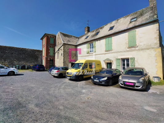 
CREPY EN LAONNOIS. IMMEUBLE DE 7 LOTS avec parking
