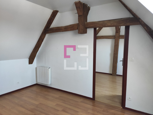 
CREPY EN LAONNOIS. IMMEUBLE DE 7 LOTS avec parking
