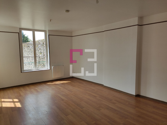 
CREPY EN LAONNOIS. IMMEUBLE DE 7 LOTS avec parking

