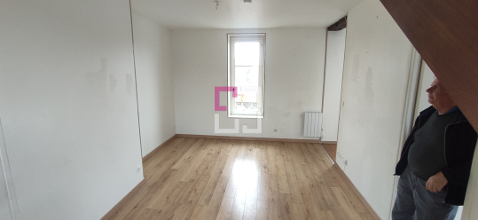 
CREPY EN LAONNOIS. IMMEUBLE DE 7 LOTS avec parking
