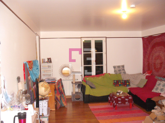 
CREPY EN LAONNOIS. IMMEUBLE DE 7 LOTS avec parking

