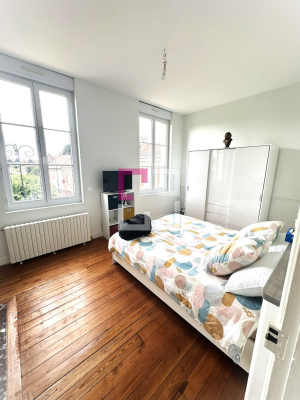 
Appartement 4 pièce(s) 108.69 m2 avec extérieur et parking
