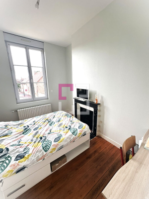 
Appartement 4 pièce(s) 108.69 m2 avec extérieur et parking
