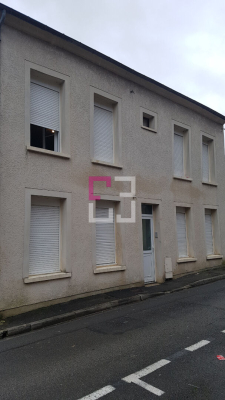 
LAON VILLE BASSE QUARTIER DE VAUX. STUDIO
