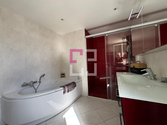 
Maison Offoy 7 pièce(s) 243 m2
