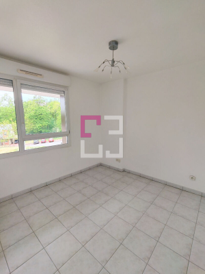 
LAON VILLE BASSE APT TYP3. TERRASSE. ref 5267LR

