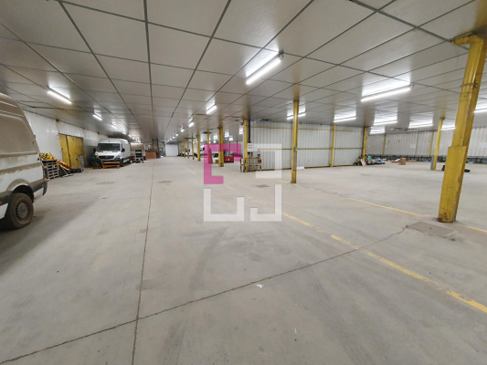 
Local commercial Precey 25 pièce(s) 1000m2

