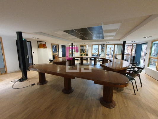 
Local commercial Precey 25 pièce(s) 1000 m2
