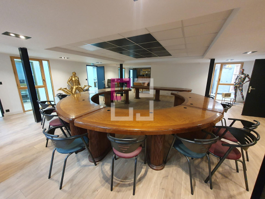 
Local commercial Precey 25 pièce(s) 1000 m2
