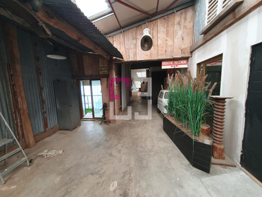 
Local commercial Precey 25 pièce(s) 1000 m2
