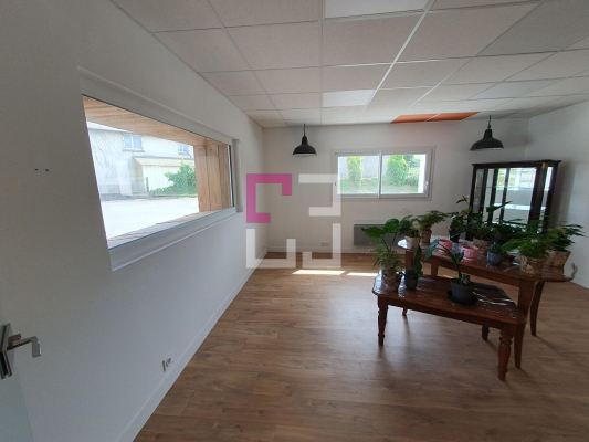 
Local commercial Precey 25 pièce(s) 1000 m2
