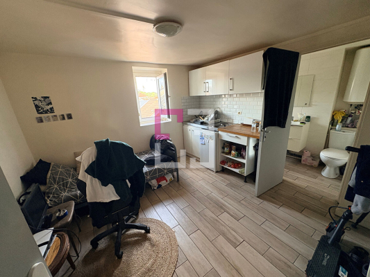 
Immeuble Saint Quentin 10 pièce(s) 220 m2
