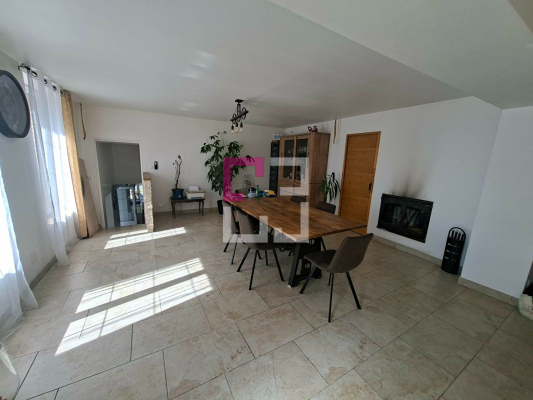 
Maison Housset 6 pièce(s) 180 m2
