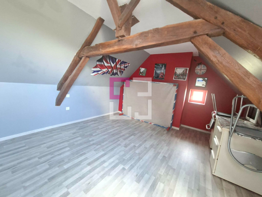 
Maison Housset 6 pièce(s) 180 m2
