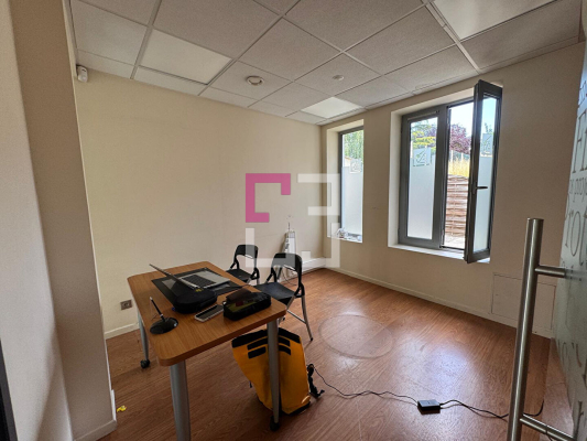 
Immeuble Nesle 7 pièce(s) 110 m2
