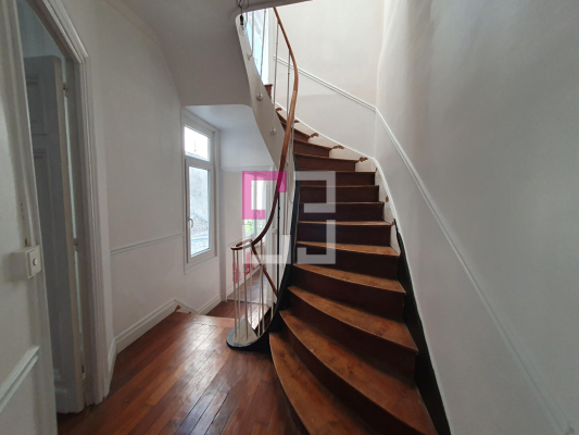 
Maison Saint Quentin 10 pièce(s) 230 m2
