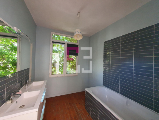 
Maison Saint Quentin 10 pièce(s) 230 m2

