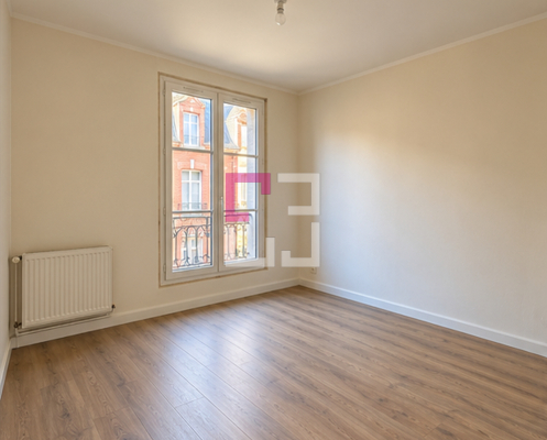 
Appartement Deuxième étage - 2 pièces 35.68m²  - HYPER CENTRE VILLE NOYON
