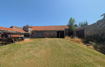 
corps de ferme à rénover sur Mondescourt
