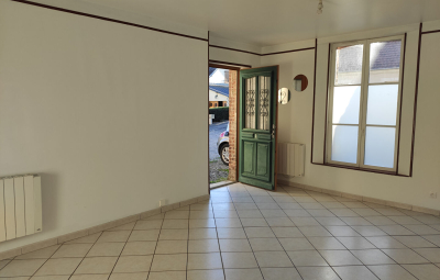 
CREPY EN LAONNOIS. IMMEUBLE DE 7 LOTS avec parking
