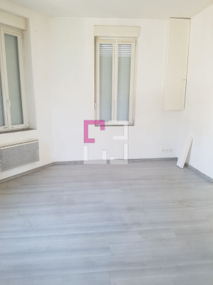 
SAINT QUENTIN PROCHE CENTRE VILLE. IMMEUBLE 2 LOTS + GARAGE
