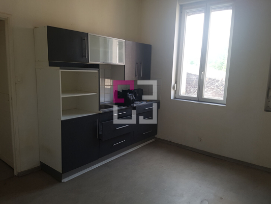 
SAINT QUENTIN PROCHE CENTRE VILLE. IMMEUBLE 2 LOTS + GARAGE
