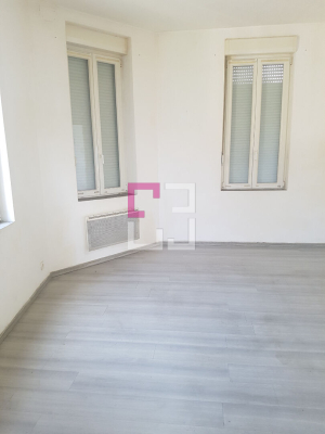 
SAINT QUENTIN PROCHE CENTRE VILLE. IMMEUBLE 2 LOTS + GARAGE
