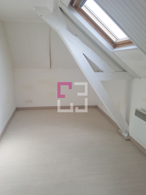 
SAINT QUENTIN PROCHE CENTRE VILLE. IMMEUBLE 2 LOTS + GARAGE
