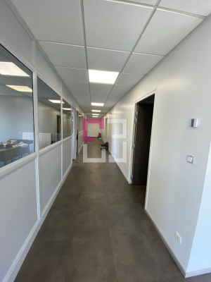 
Local commercial Saint Quentin 5 pièce(s) 1172 m2
