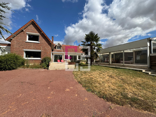 
Maison Offoy 7 pièce(s) 243 m2
