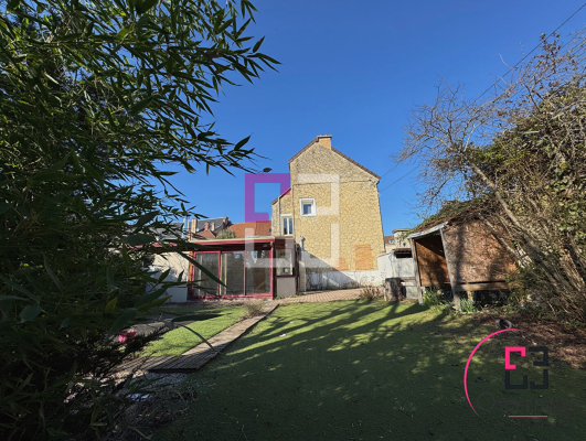 
# Maison de caractère de 249 m² ? 8 pièces ? Fismes
