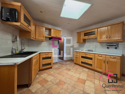 
# Maison de caractère de 249 m² ? 8 pièces ? Fismes

