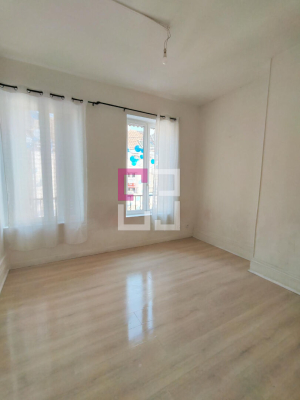 
LAON QUARTIER DE VAUX. STUDIO. REF LR LR
