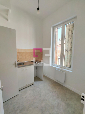 
LAON QUARTIER DE VAUX. STUDIO. REF LR LR
