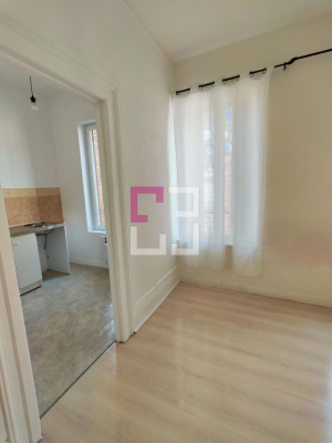 
LAON QUARTIER DE VAUX. STUDIO. REF LR LR
