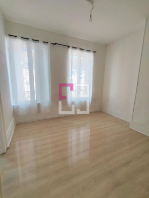 
LAON QUARTIER DE VAUX. STUDIO. REF LR LR
