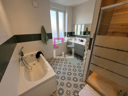 
Maison Saint Quentin 8 pièce(s) 252 m2
